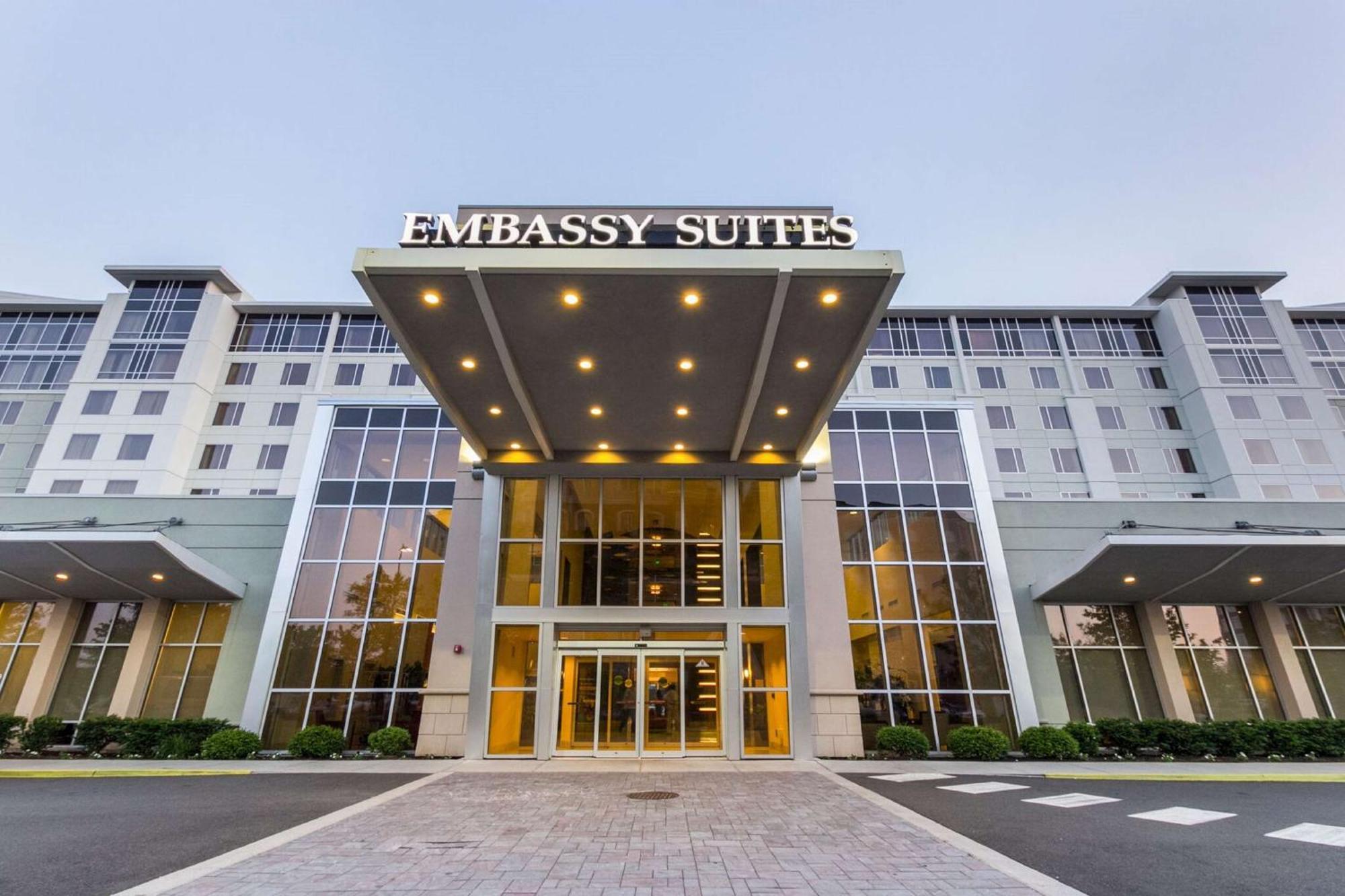 Embassy Suites By Hilton Newark Airport Elizabeth Exterior foto